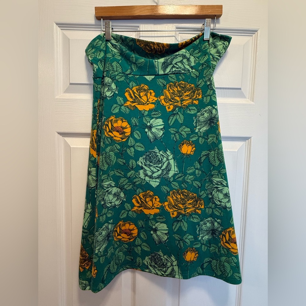 Lularoe Women’s Azure Skirt Size 2XL - EUC Green & Yellow Roses Packers St Patty